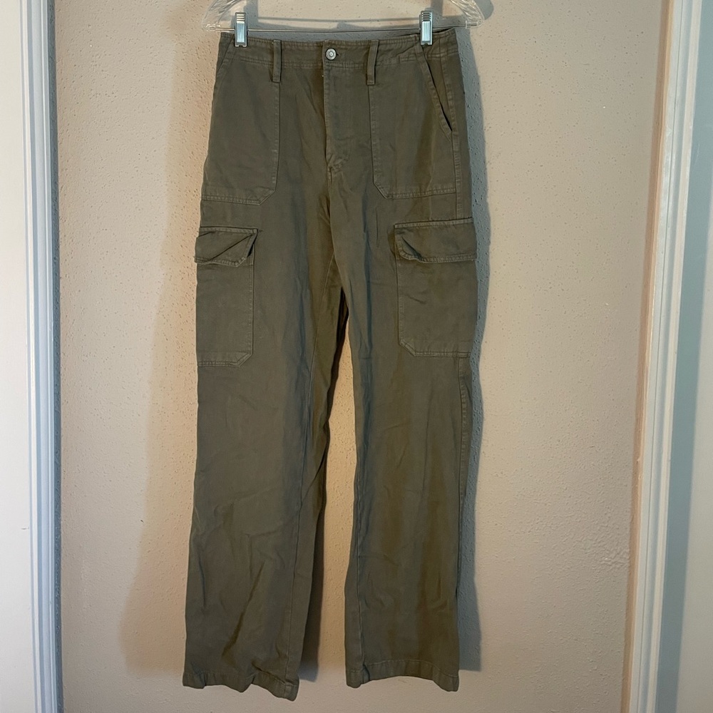Zara Green Cargo Pants with Relaxed Fit